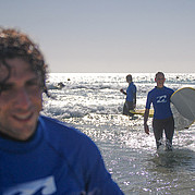 surfisti felici