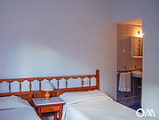 Camera da letto con due letti nell'hostel